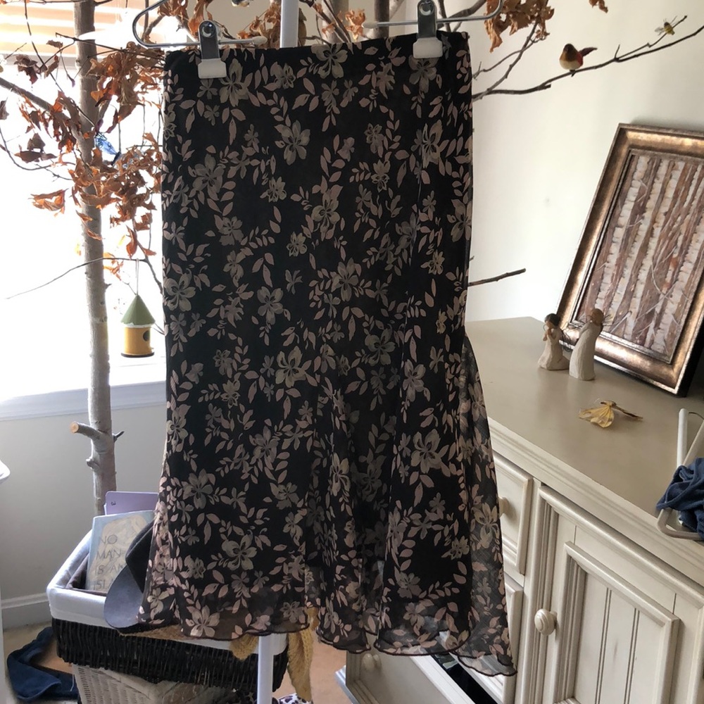 Brown floral skirt,